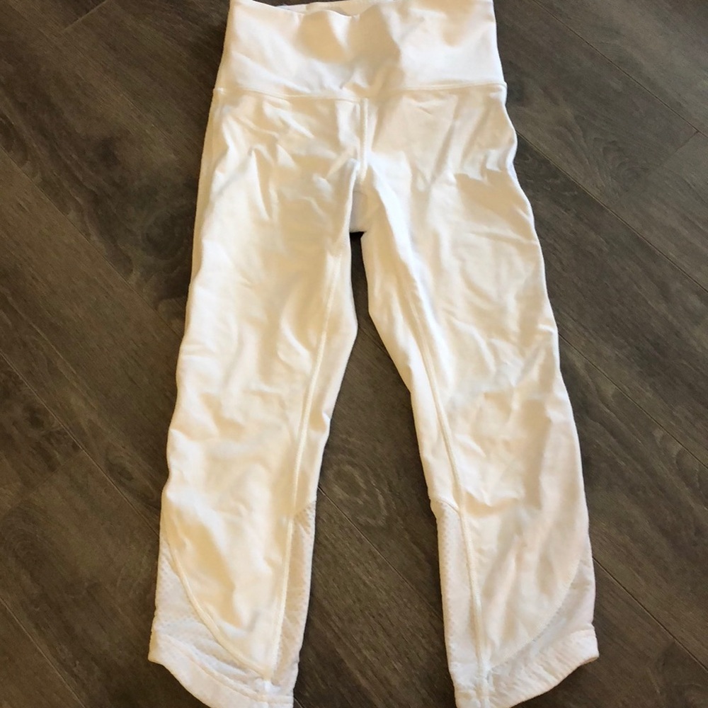 White lululemon capris